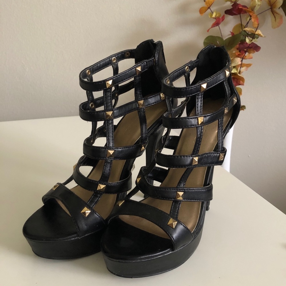 Forever 21 black with gold studs heels size 6
